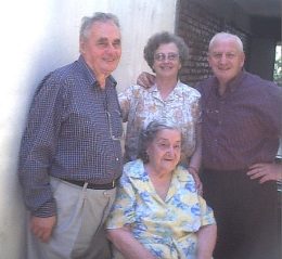 Disolina Eulalia Rossetti Vda. de Schiavoni  y sus hijos Rulo, Perla y Osvaldo.jpg